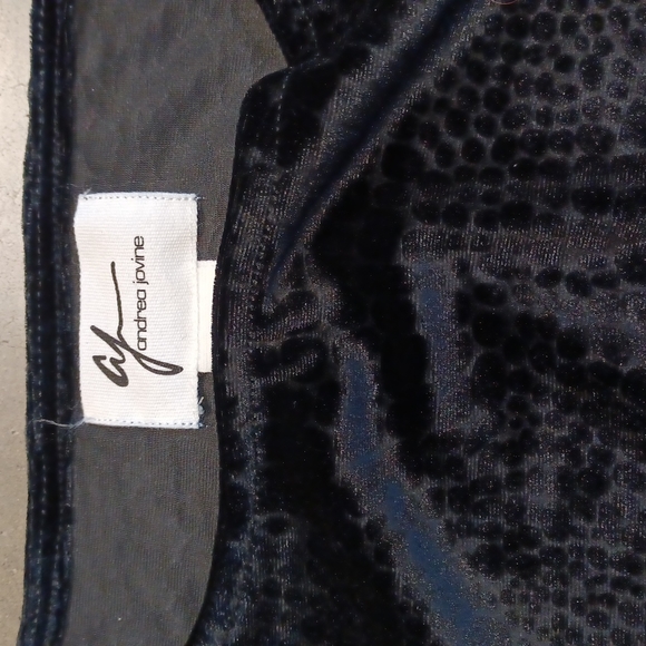 Andrea Jovine Tone on Tone Velour Top NWT - Picture 5 of 7